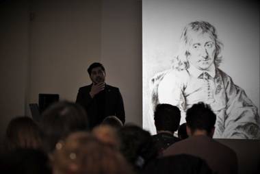 Jakub Marek při přednášce Vraždím, tedy jsem aneb příběh jednoho nevyřešeného mordu moderní kultury ©CSU Praha