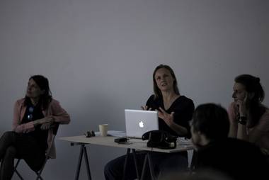 Mira Gáberová a Eva Jiřička při prezentaci prací Svátečního umění ©CSU Praha